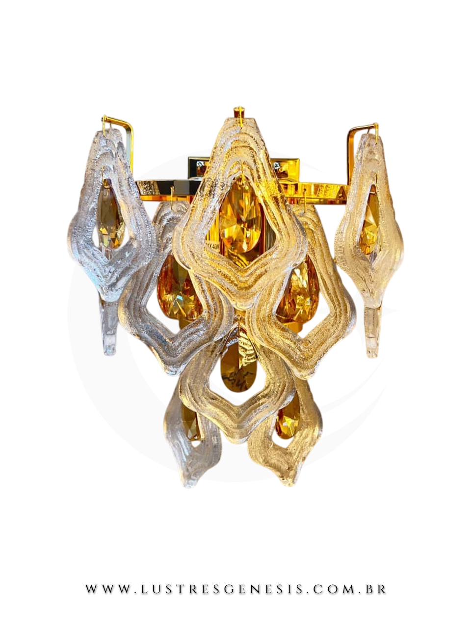 Arandela de parede Lysan com cristais, acabamento dourado, acesa, ideal para cabeceira de cama e corredor, tamanho 27cm.